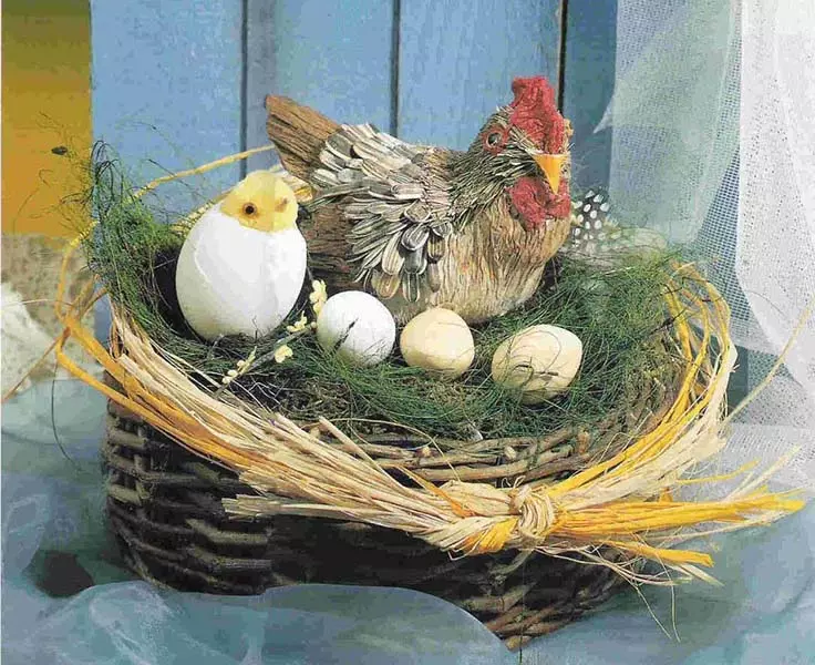Поделка плетеная корзина с курицей